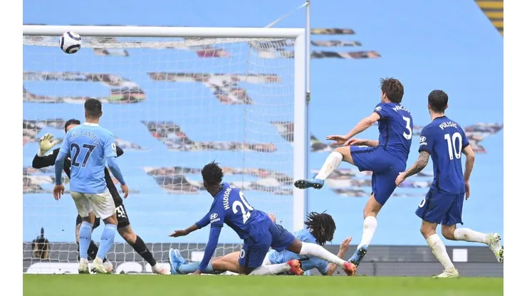 Marcos Alonso marcó el gol decisivo del partido ante el Manchester City.