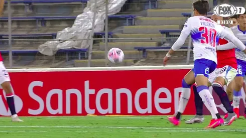 Valencia aventajó a la UC en el marcador a los 59'.