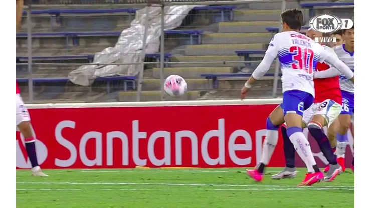 Valencia aventajó a la UC en el marcador a los 59'.
