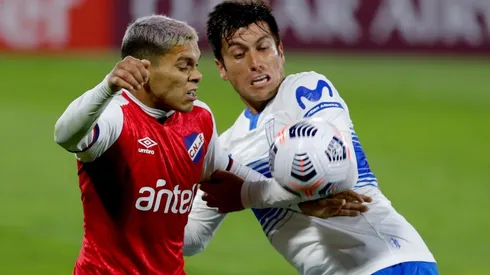 Universidad Católica en su partido con Nacional. Ahora debe jugar con Argentinos de visita.