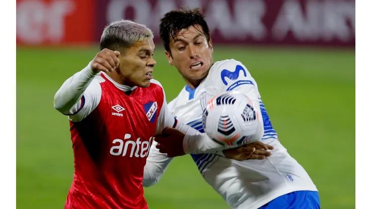 Universidad Católica en su partido con Nacional. Ahora debe jugar con Argentinos de visita.
