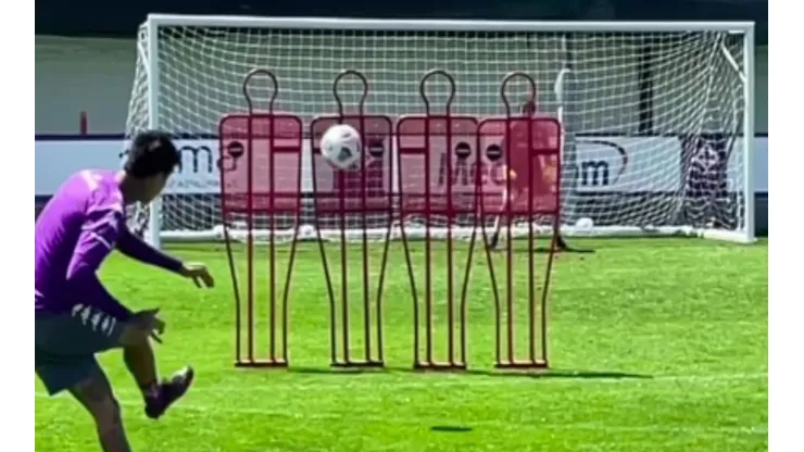 Pulgar anotó un golazo de tiro libre