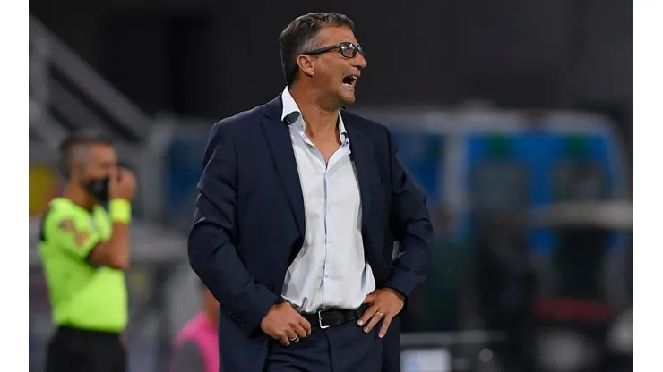 Juan Antonio Pizzi tiene un pie y medio afuera de Racing Club.