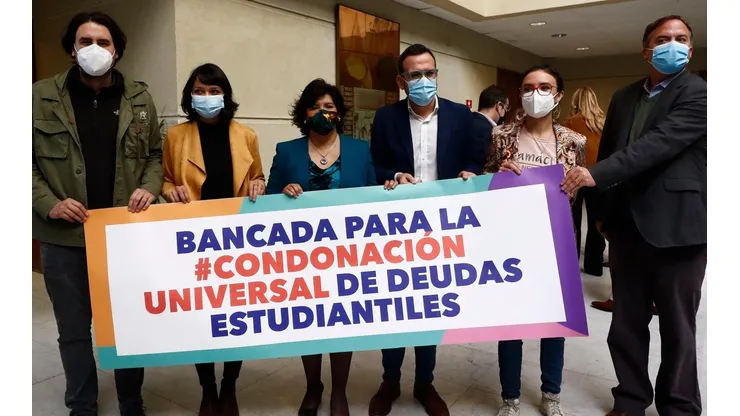 Oposición presenta proyecto de condonación universal de deudas estudiantiles