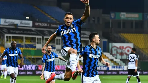 Alexis gritando un gol en Inter