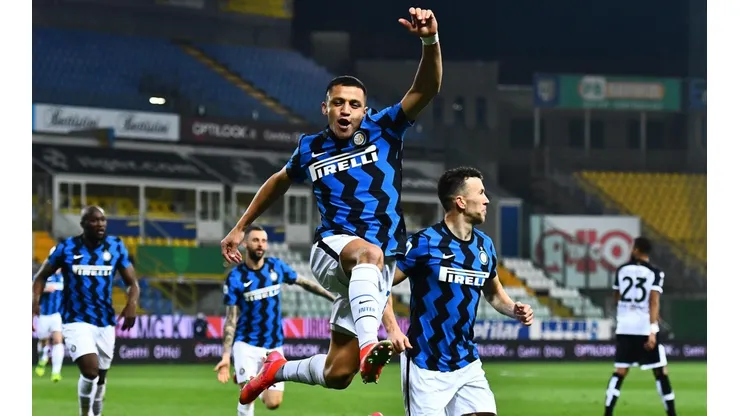 Alexis gritando un gol en Inter