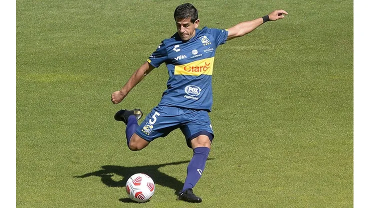 Julio Barroso se queda sin roja y podrá jugar en Everton contra la U.