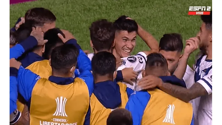 Asistencia de Pablo Galdames y gol de Vélez a La Calera en Copa Libertadores.