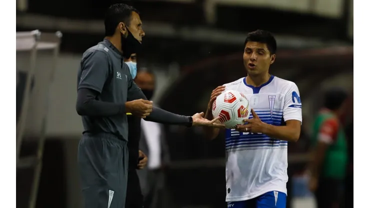 Poyet aún no ha logrado sacarle trote a la UC en Libertadores ni el campeonato.