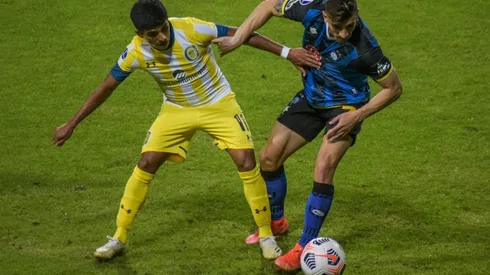 Huachipato deja puntos en el camino y empata como local con uno menos contra Rosario Central en Copa Sudamericana.