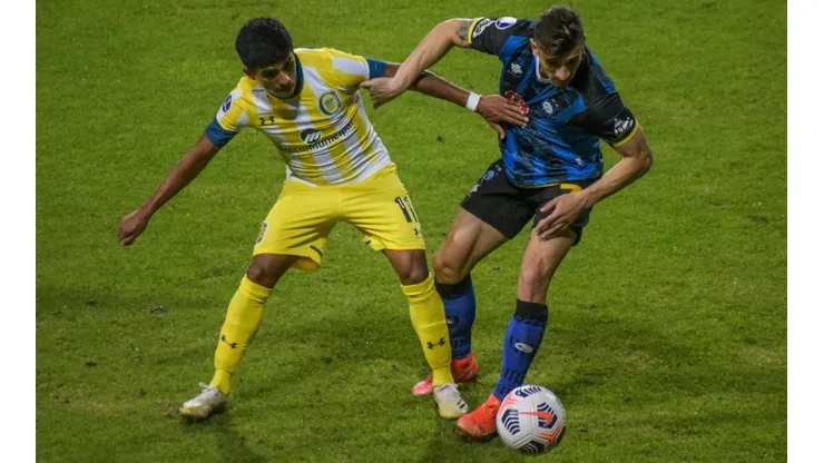 Huachipato deja puntos en el camino y empata como local con uno menos contra Rosario Central en Copa Sudamericana.