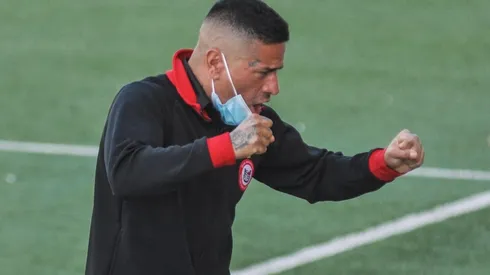 Acuña debutó como DT con un triunfo sufrido ante San Luis