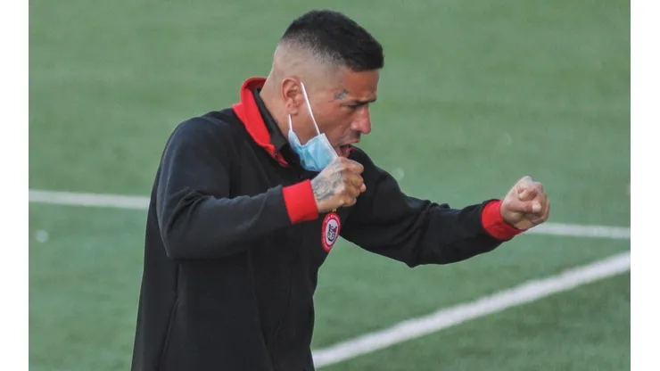 Acuña debutó como DT con un triunfo sufrido ante San Luis