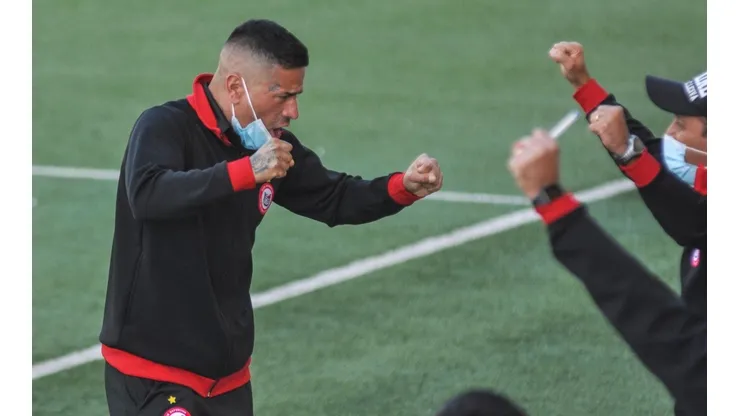 Acuña tiene feliz al plantel de Unión San Felipe