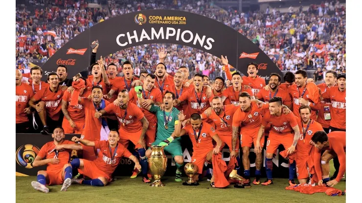 Escena de ensueño: Chile bicampeón de América al ganar el título en Estados Unidos.