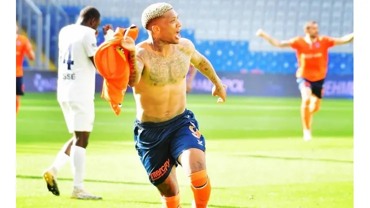 Junior Fernandes es figura en el fútbol turco.
