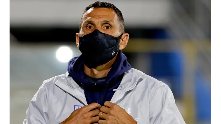 Gustavo Poyet ganó cuatro partidos y perdió tres desde su arribo a Universidad Católica