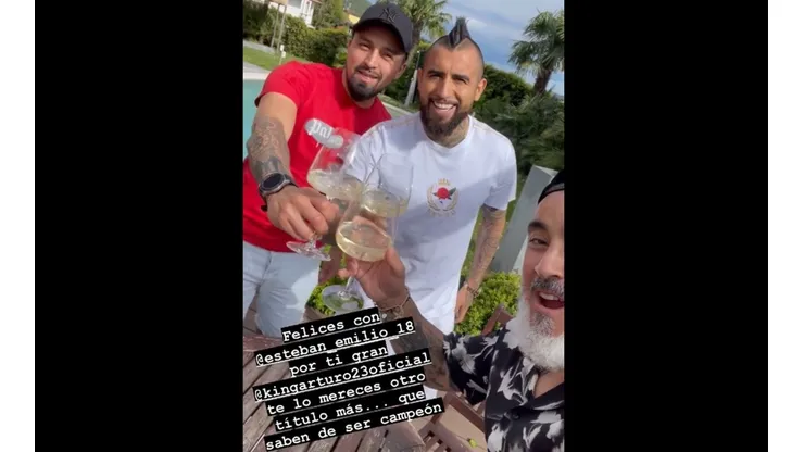 Arturo Vidal no tardó en celebrar como se debe la novena liga que obtiene en sus últimos diez años en Europa. Impresionante lo del King