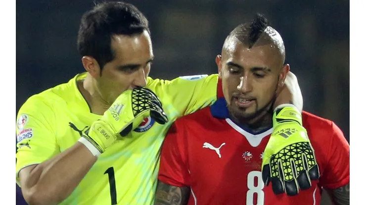 Claudio Bravo y Arturo Vidal suman 21 trofeos ganados en sus carreras profesionales