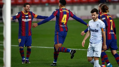 Barcelona y Valencia igualaron a dos goles en el duelo de la primera rueda de La Liga.