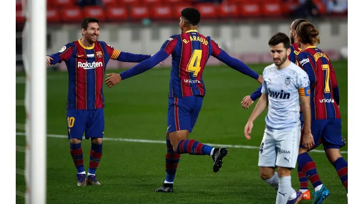 Barcelona y Valencia igualaron a dos goles en el duelo de la primera rueda de La Liga.