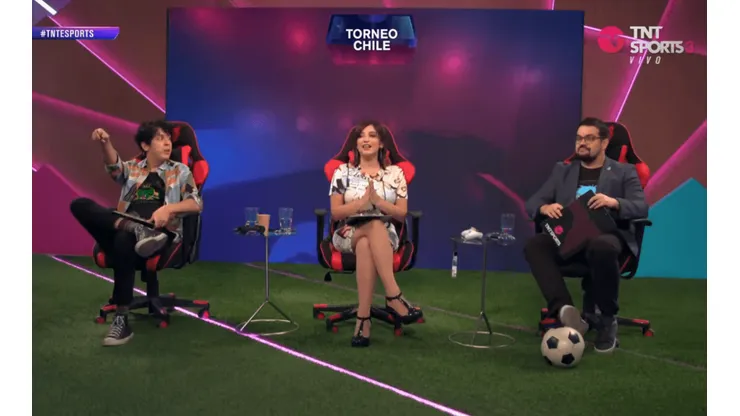 Sebastián Cáceres junto a Lucas Espinoza y Lorena Miki llevan el Torneo Easy FIFA21 que este domingo tendrá al representante chileno en la Copa América.