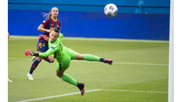 Christiane Endler y Paris Saint-Germain no pudieron con el Barca.