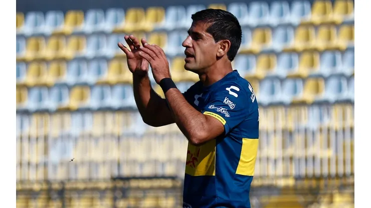 Julio Barroso se fue expulsado por detener una jugada inminente de gol.