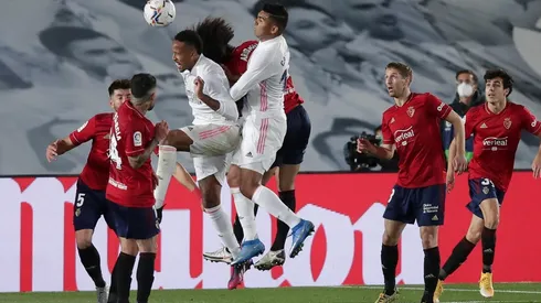 Eder Militao abrió el camino para el Real Madrid con un cabezazo.