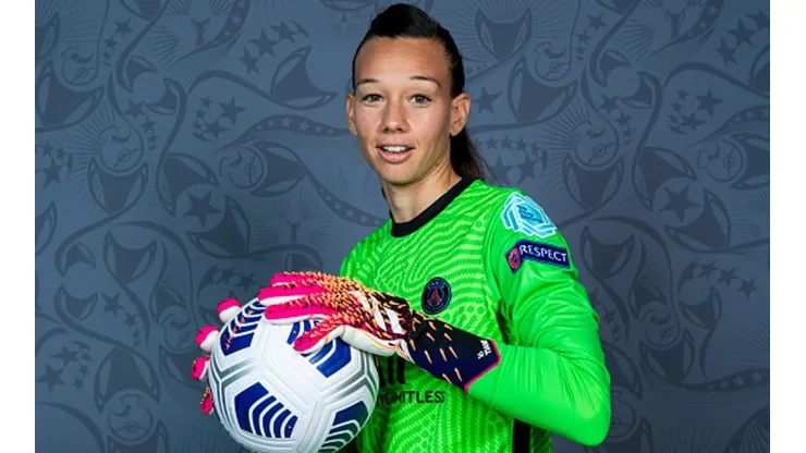 Christiane Endler y notable promesa: si gana la Champions League se tira al río Sena.