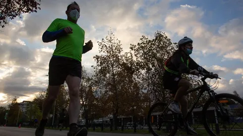 Existen diferentes lugares para hacer deporte al aire libre en Santiago.