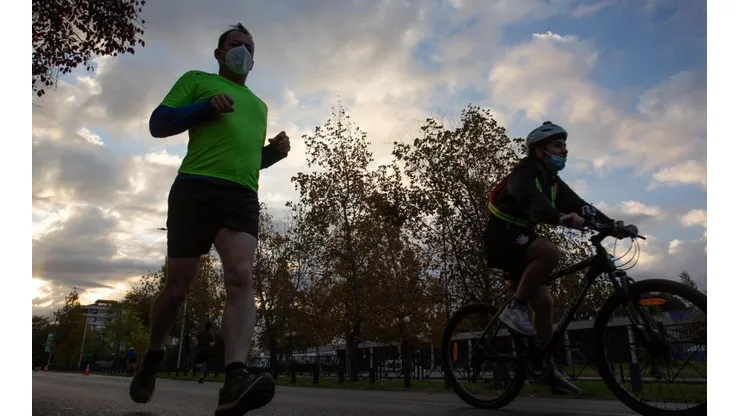Existen diferentes lugares para hacer deporte al aire libre en Santiago.