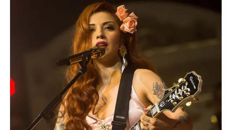 Mon Laferte en los tiempos en que promocionaba La Trenza y revelaba a sus fanáticos que padeció cáncer.