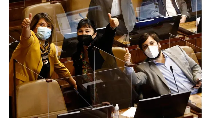 Sesion especial de la Camara de Diputados discute proyecto de orden de apellidos
