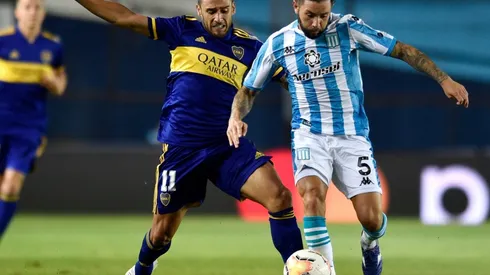Eugenio Mena es titular indiscutido en Racing, al igual que el portero Gabriel Arias