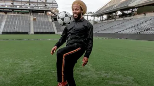 Bob Marley recibirá un gesto de cariño del Ajax, debido a que su hinchada entona antes de los encuentros una de sus clásicas canciones.