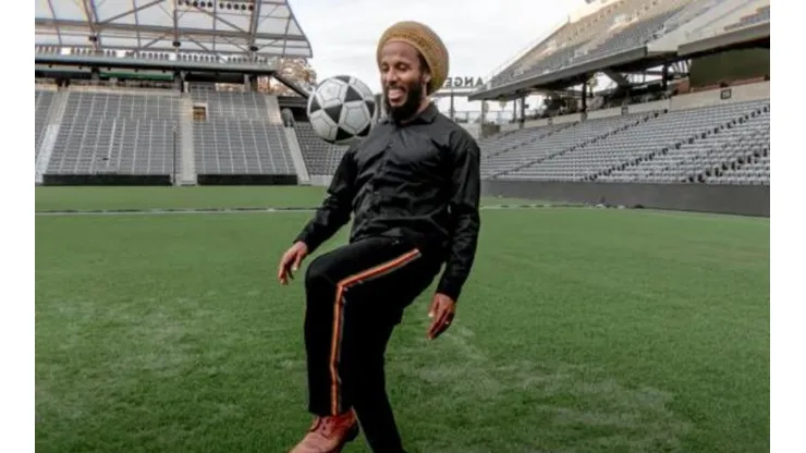 Bob Marley recibirá un gesto de cariño del Ajax, debido a que su hinchada entona antes de los encuentros una de sus clásicas canciones.
