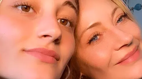 Marcela Vacarezza junto a su hija Florencia Araneda, las protagonistas del viralizado challenge de Tik Tok.