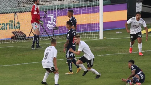 Leonardo Gil empieza a celebrar el gol ante la U
