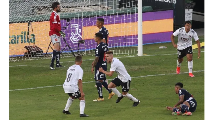 Leonardo Gil empieza a celebrar el gol ante la U