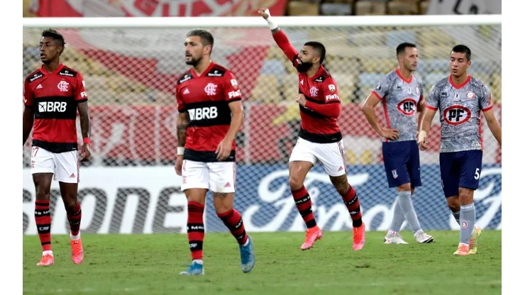 Gabriel Barbosa festeja uno de los goles de Flamengo ante La Calera por Copa Libertadores.