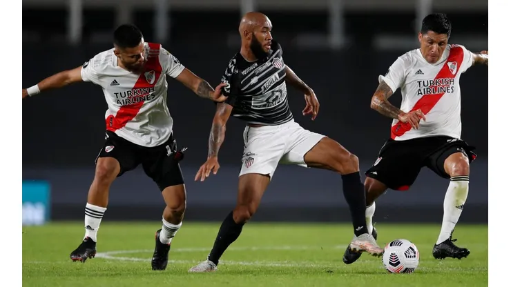 River Plate y Paulo Díaz derrotan a Junior en Copa Libertadores: 2-1 final.