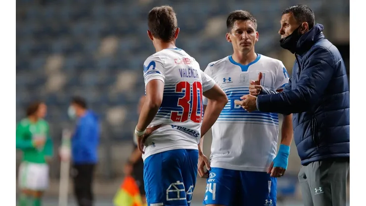 Gustavo Poyet recibe todo el apoyo de su amigo Gianfranco Zola.