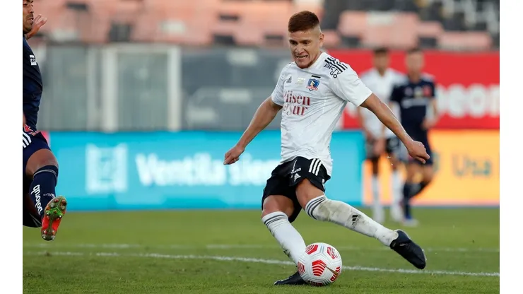 Leonardo Gil anotó su segundo gol por Colo Colo ante Universidad de Chile, luego de anotarle en su debut a Universidad Católica