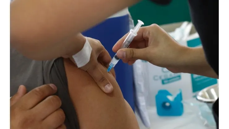 Este martes 27 de abril se vacunará a las personas sanas de 46 años (primera dosis).
