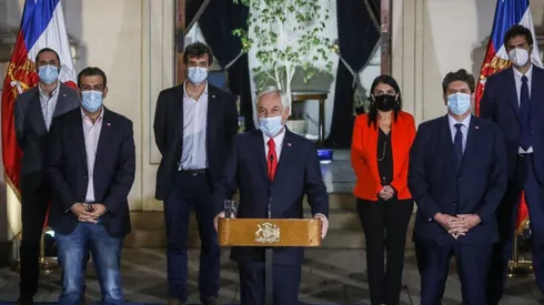 En compañía de sus ministros, Sebastián Piñera oficializó un proyecto de tercer retiro del Ejecutivo.