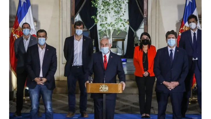 En compañía de sus ministros, Sebastián Piñera oficializó un proyecto de tercer retiro del Ejecutivo.