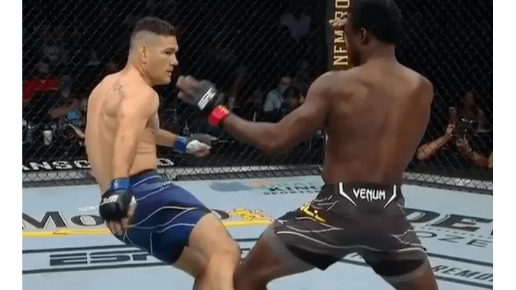 Weidman lanzó una patada que le fracturó la pierna