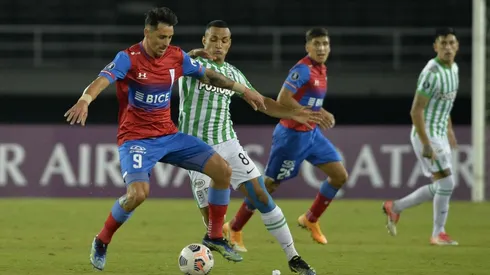 Católica cayó en su debut frente a Atlético Nacional