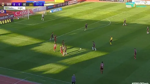 La Serena usó uniforme granate oscuro y UE color negro.